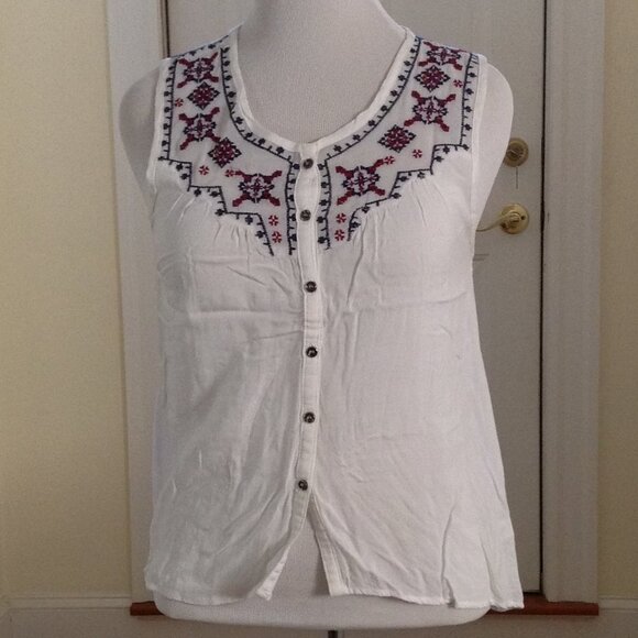 Nine Eight Tops - Nine Eight White with red black trim collar L